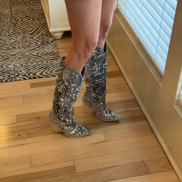 Steve Madden Shoes - Steve Madden hi heel Boots Tyrus silver Sequin - size 6! NEW!